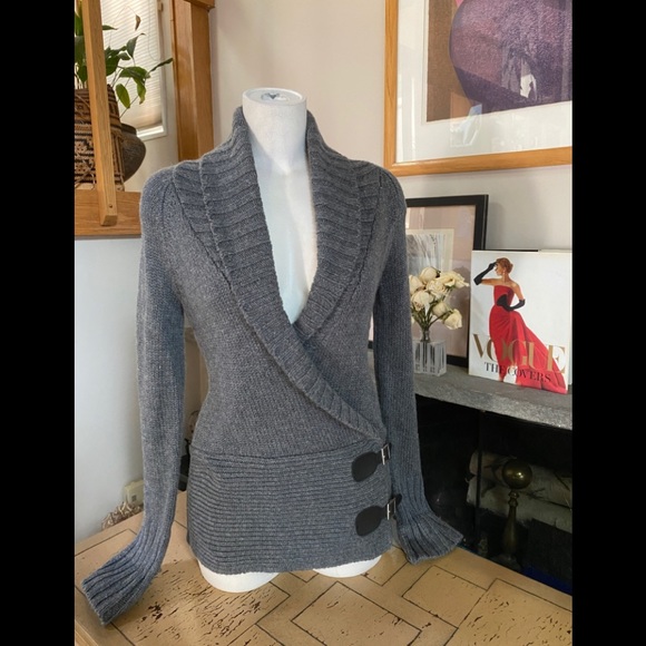 Moda International by Victoria’s Secret Sweater - Picture 2 of 5